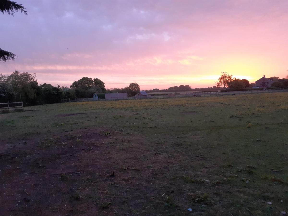 Glamping At The Retreat Wiltshire Is Rural Bliss Βίλα Τσίπενχαμ Εξωτερικό φωτογραφία