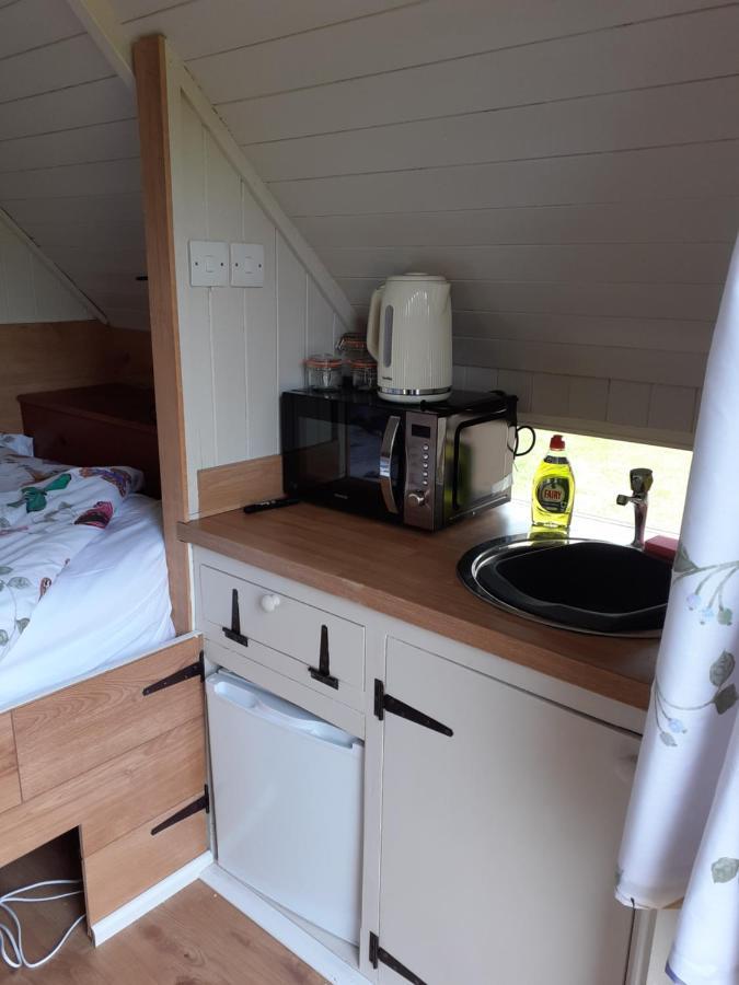 Glamping At The Retreat Wiltshire Is Rural Bliss Βίλα Τσίπενχαμ Εξωτερικό φωτογραφία